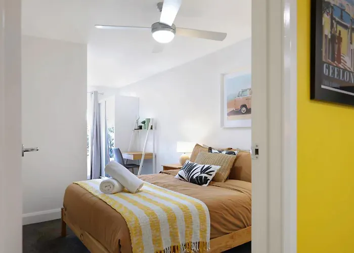 City Centre Unit Overlooking Ryrie Street!
