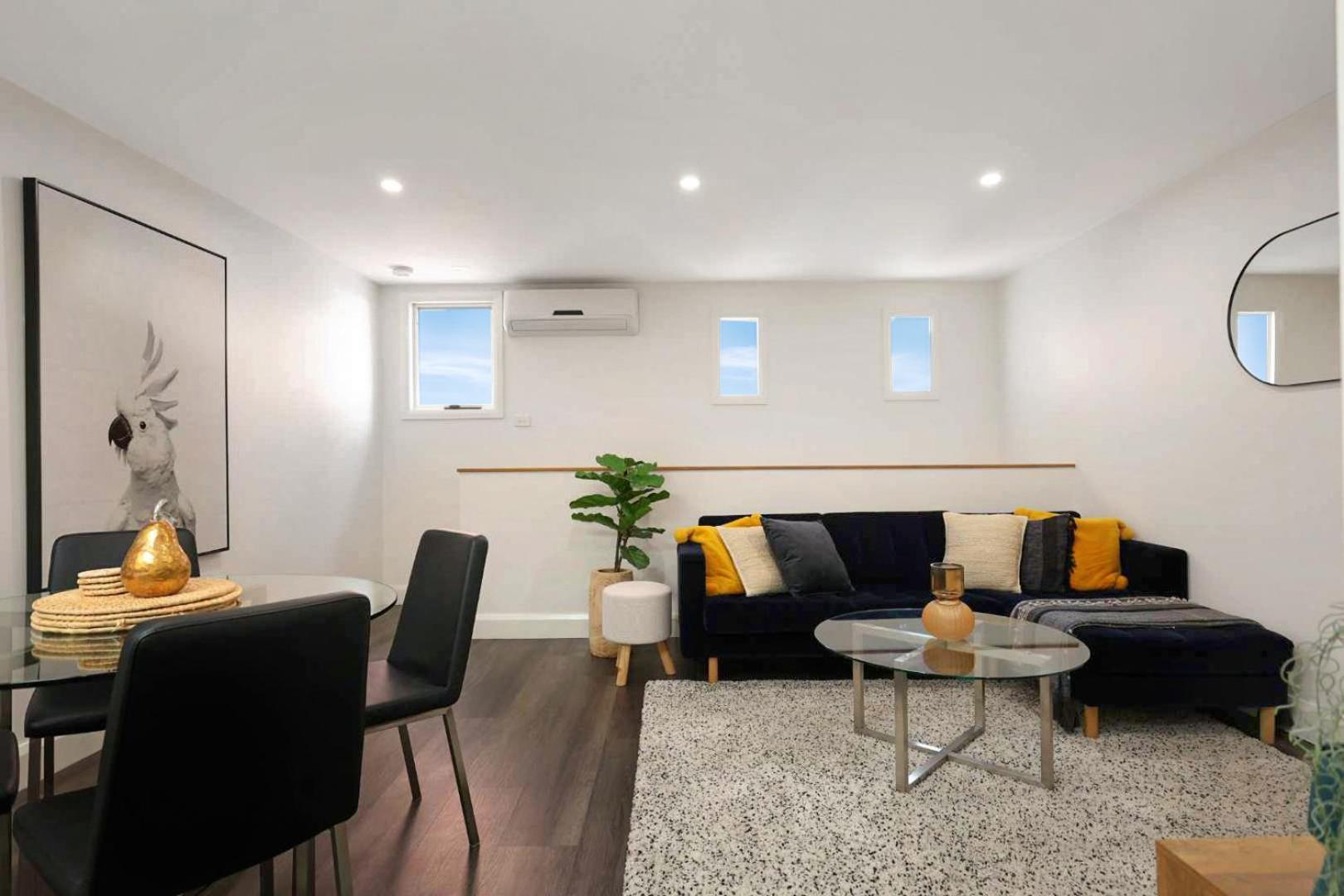 Apartment Centre Unit Overlooking Ryrie Street!
